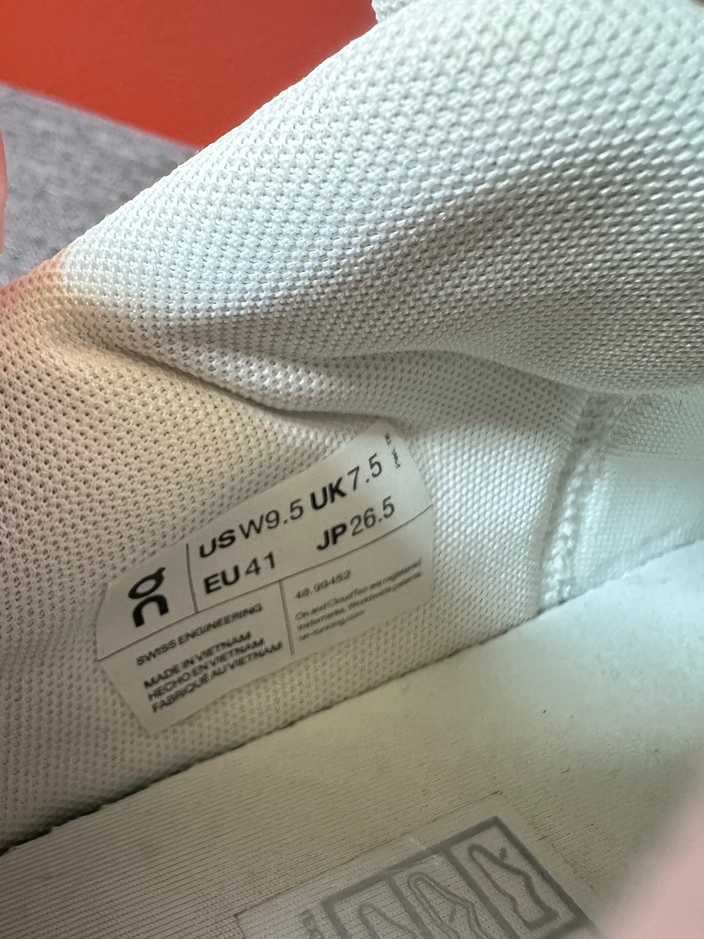 On Cloud The Roger Advantage All White Leather Sneaker Size Women’s US 9.5 - Picture 15 of 15
